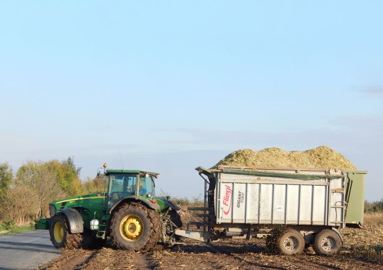 John Deere + Fliegl pótkocsi