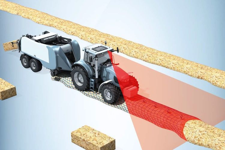 WGS – vezeti a traktort és a silózót a renden