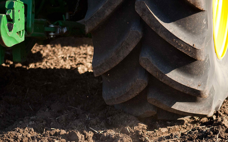 A Bridgestone új, extra nagyméretű mezőgazdasági gumiabroncsokat dob piacra