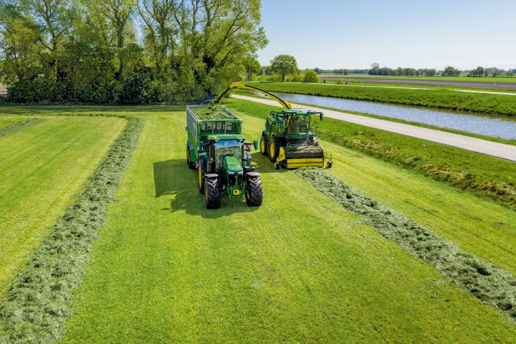 John Deere 6R