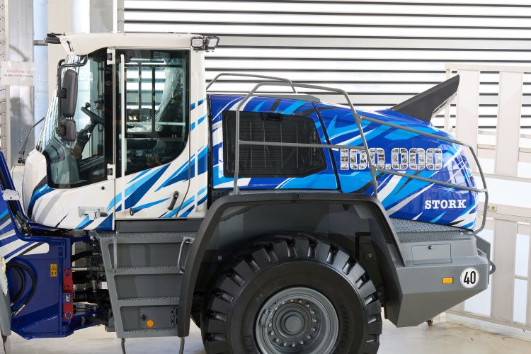 100 ezredik Liebherr homlokrakodó