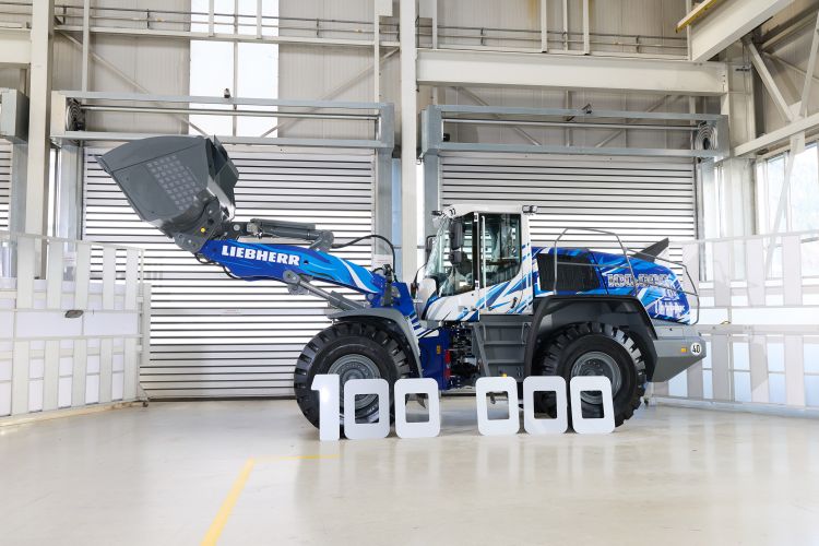100 ezredik Liebherr homlokrakodó