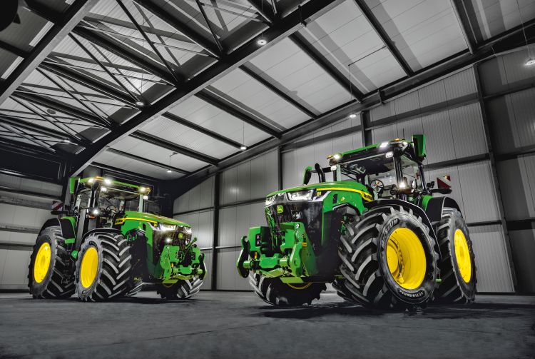 John Deere 8R