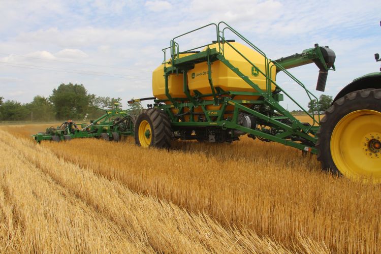John Deere C350L inputkocsival kapcsolt N530 vetőgép