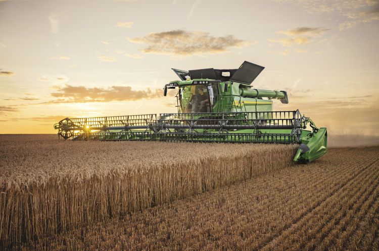 John Deere S7 kombájn