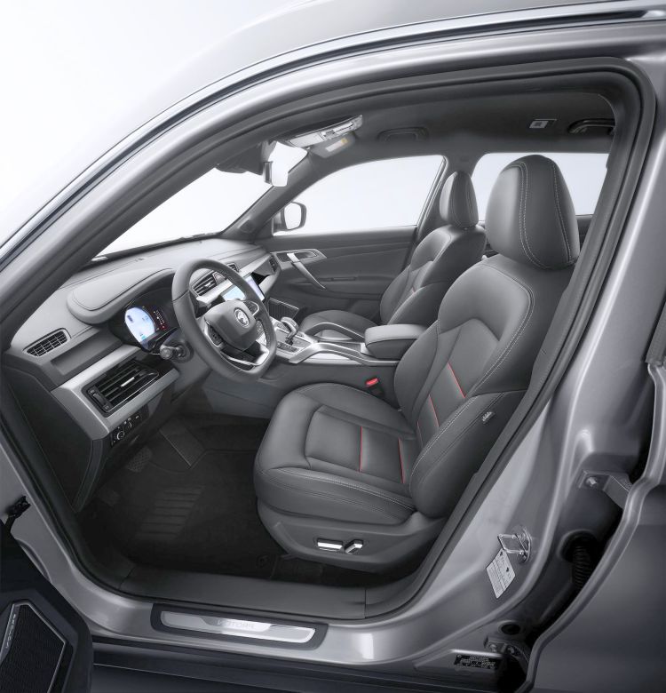 Proton X70 utastér