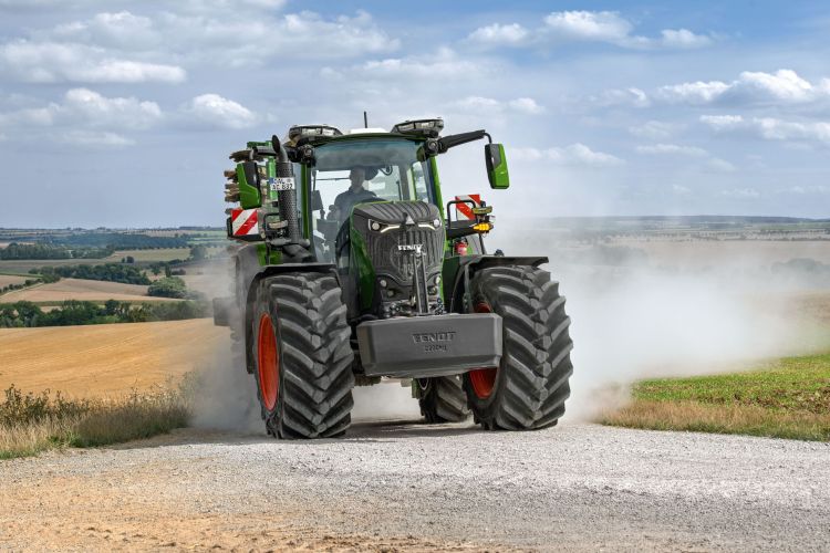 Fendt 832 Vario traktor