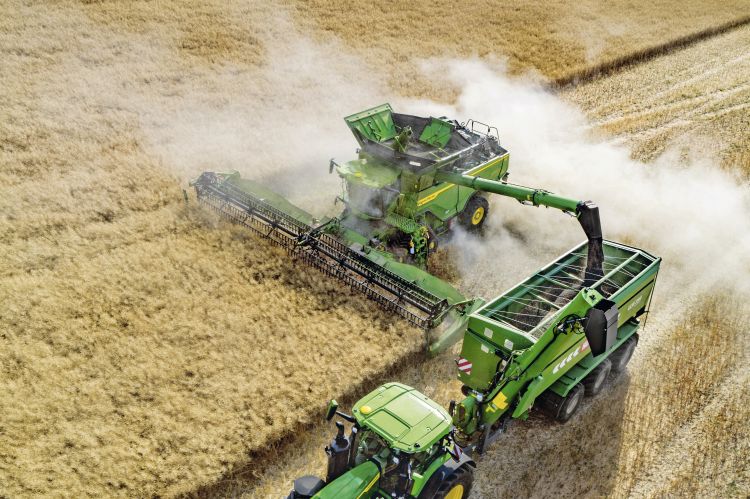 John Deere X9 kombájn